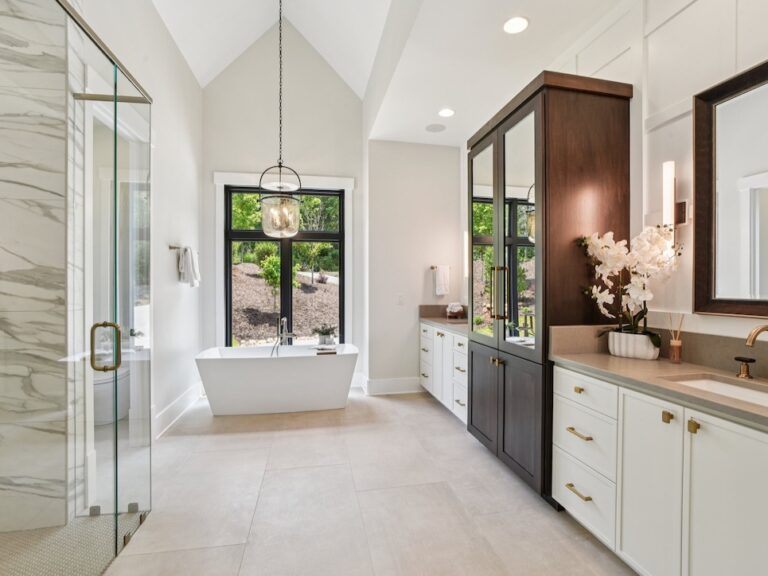 221 Hermitage Dr.