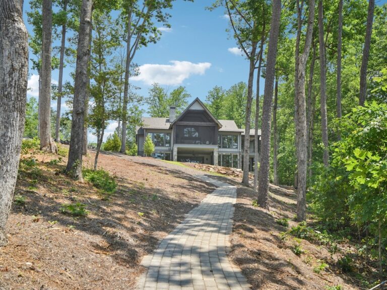221 Hermitage Dr.
