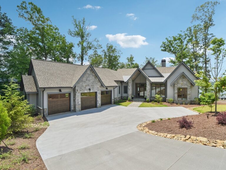 221 Hermitage Dr.