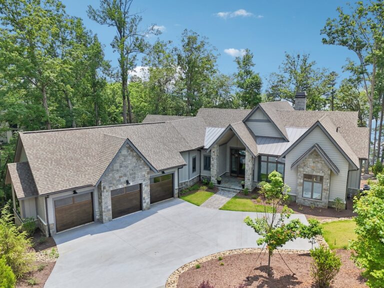 221 Hermitage Dr.