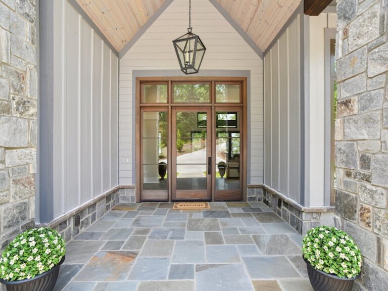 221 Hermitage Dr.