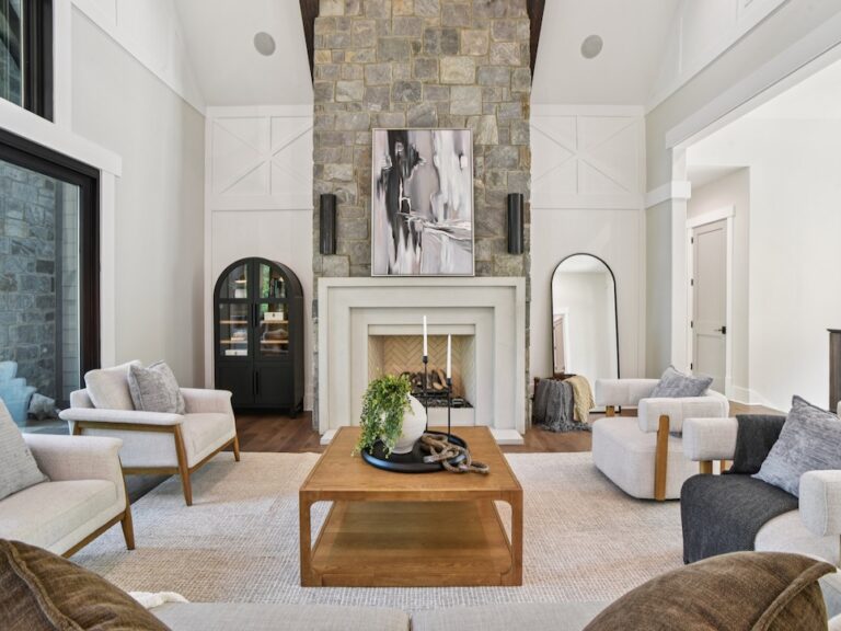 221 Hermitage Dr.