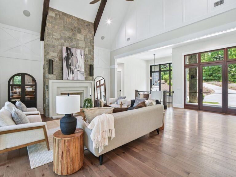 221 Hermitage Dr.