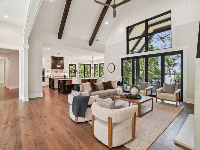 221 Hermitage Dr.